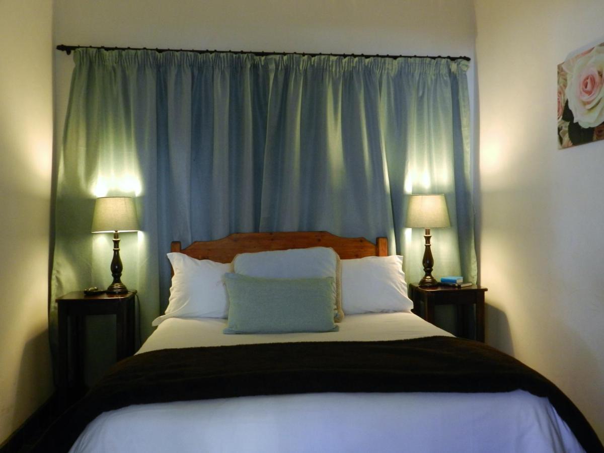 President Paul Kruger Guest Lodge 勒斯滕堡 外观 照片