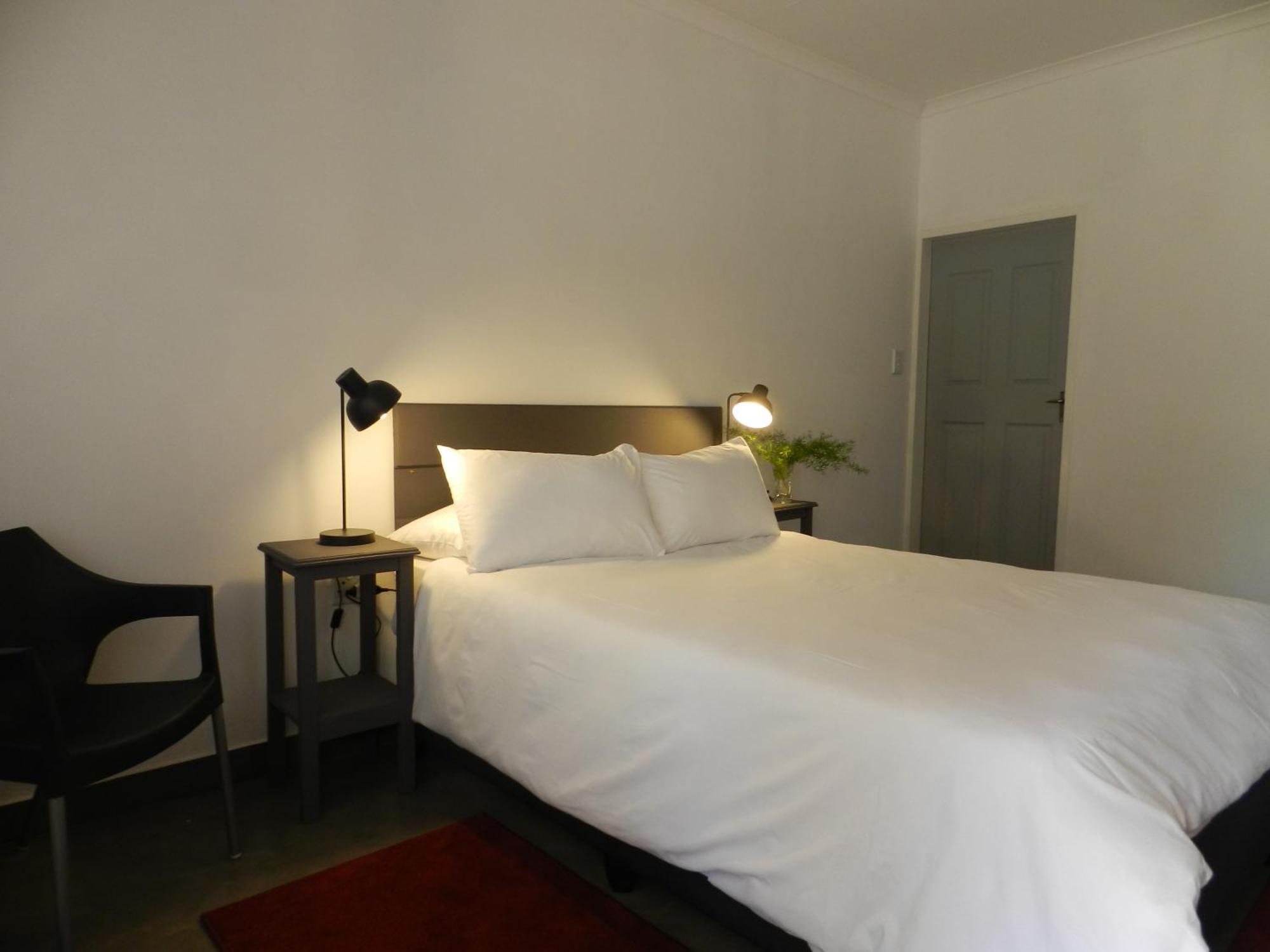 President Paul Kruger Guest Lodge 勒斯滕堡 外观 照片