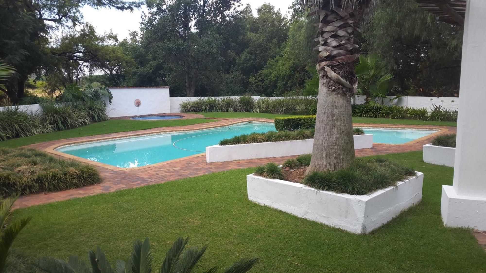 President Paul Kruger Guest Lodge 勒斯滕堡 外观 照片